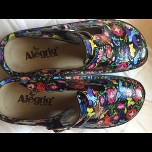 Alegria clogs